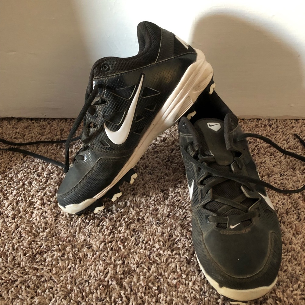 Nike women’s softball cleats
